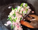 Foto langkah ke 2 dari resep Tumis sawi putih wortel dan orak arik telur.
