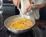 Hình bước làm 6 của món Mì Ý Carbonara Trứng Muối