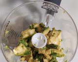 Foto del paso 2 de la receta: Dip light de aguacate y queso de untar