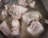 Hình bước làm 1 của món Xương đuôi heo nấu khoai tây, củ canh (khoai mỡ)