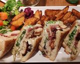Foto del paso 8 de la receta: Sándwich vegetal con patatas y ensalada