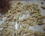 Foto langkah ke 4 dari resep Kue bawang gunting (tanpa telur).