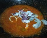 Foto langkah ke 5 dari resep Udang Cumi Saus Padang.