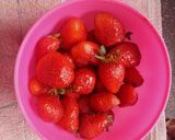 Foto del paso 1 de la receta: Licuado de frutillas 🍓