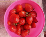 Foto del paso 1 de la receta: Licuado de frutillas 🍓