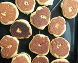 A picture of step 4 of Baked dougnut with coconut iced.