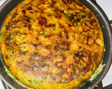 Foto del paso 3 de la receta: TORTILLA DE ACELGA RELLENA CON QUESO FRESCO 🥘🧀🥯🍷🍽️🥞
