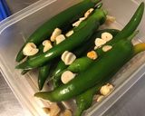 Une image de l'étape 3 de Piments verts à l'ail mariné et vinaigre de cidre.