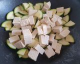 Foto langkah ke 2 dari resep Orak Arik Tahu Telor Zucchini #diet.
