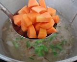 Foto langkah ke 2 dari resep Sup Bakso & Sayuran.