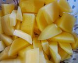 A picture of step 1 of Aloo bhindi.