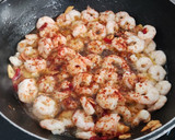Foto del paso 3 de la receta: Ensaladilla con gambas al ajillo🦐🧄