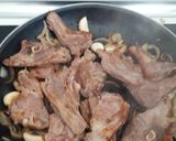 Foto del paso 5 de la receta: Chuletas de cordero en salsa de pimiento