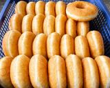 Foto langkah ke 15 dari resep Donat Lembut Dengan White Ring.
