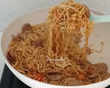 Foto langkah ke 4 dari resep Mie goreng bakso.