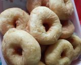 Foto langkah ke 4 dari resep Donat Tiramisu.
