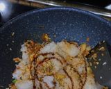 Foto langkah ke 4 dari resep Nasi Goreng Tuna Kaleng Pedas.