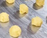 Foto langkah ke 3 dari resep Crunchy cheese cookies.