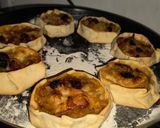 Foto del paso 3 de la receta: Empanadas canastita de cebolla, panceta y pasas de uva