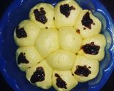 Foto langkah ke 5 dari resep Roti kasur kukus ekonomis (no telur) isi pisang coklat.