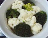 Foto del paso 2 de la receta: Horneado de coliflor y brécol