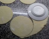 Foto del paso 7 de la receta: Empanadas de choclo cremoso y queso, con masa casera