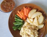 Foto langkah ke 4 dari resep Scrambled eggs with vegetables and steak sauce.