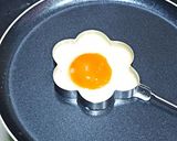 Foto langkah ke 2 dari resep Telur Ceplok Omega.