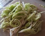 Foto del paso 1 de la receta: Tiritas de Repollo, Pimentón y Cebolla con Espagueti