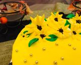 A picture of step 4 of Sunflower cake (fondant work).