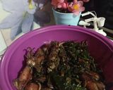 Foto langkah ke 3 dari resep Kangkung cumi bumbu hitam.