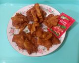 A picture of step 4 of Aloo k pakoray.