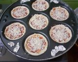 Foto langkah ke 11 dari resep Pizza mini super ekonomis.