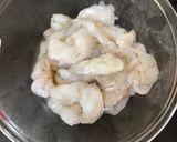 A picture of step 1 of Prawn curry.