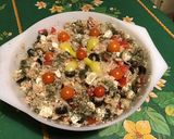 Une image de l'étape 13 de Salade de riz thon blanc, oignon de roscoff, feta, olives, tomates.
