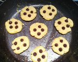 Foto langkah ke 5 dari resep Kukis choco chip teflon.