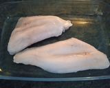 Foto del paso 1 de la receta: Filetes de merluza con gambones en salsa marinera