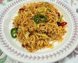 Gambar langkah 5 resipi 👩‍🍳Mi Segera Goreng Kering.