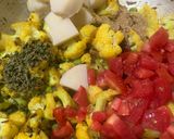 A picture of step 2 of Aloo Fulgovi Matar Dry (Potato, cauliflower, Peas).
