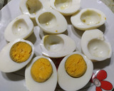 Foto del paso 1 de la receta: Huevos rellenos con maíz