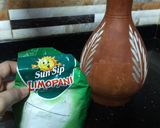 A picture of step 1 of Sunsip lemopani.