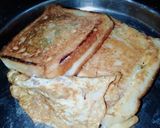 A picture of step 4 of Bread Cheese omelette.