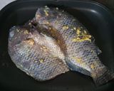 Foto langkah ke 4 dari resep Nila Bakar Bumbu Kuning.