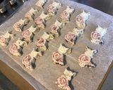 Une image de l'étape 10 de « Chaperos » petits feuilletés au jambon blanc, basilic, gorgonzola et pavot bleu.