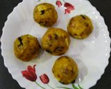 A picture of step 3 of Aloo Bonda.