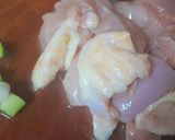 Hình bước làm 1 của món Ớt chuông xào gà lúc lắc chua ngọt