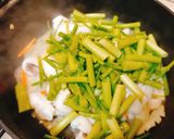 芹菜管炒花枝的食譜步驟3照片