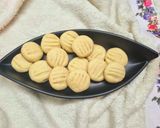 A picture of step 4 of Corn Flour Butter Cookies.