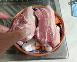 A picture of step 5 of Steamed Pork and Daikon Soup - 蒸し豚と大根のスープ - (Series 1/3 Steamed Pork).