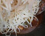 A picture of step 6 of Tasty kfc style chicken speghatti.